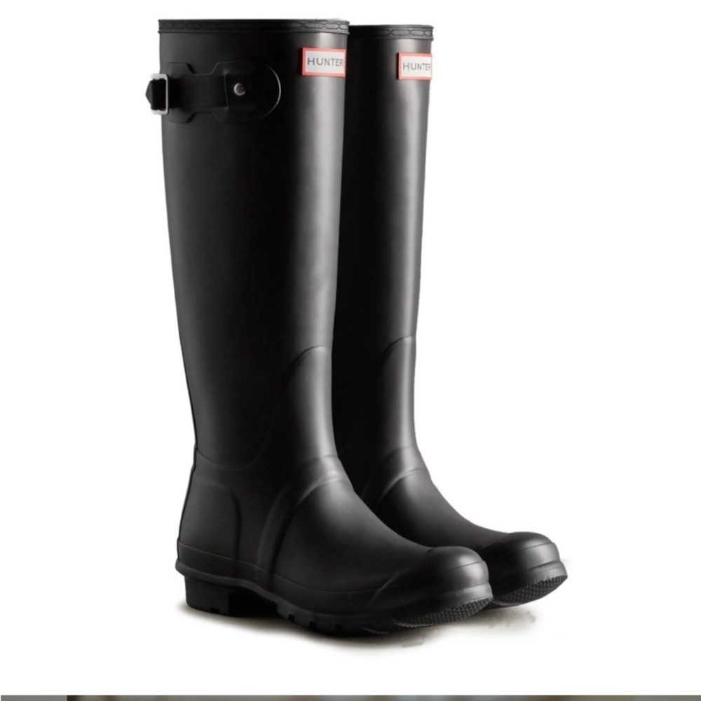 Women’s black, tall, shiny Hunter boots size 8, worn two times
